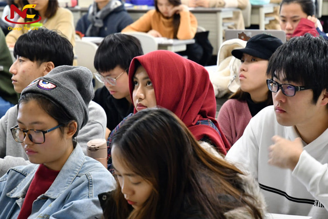 Du học sinh các nước trong một lớp học tại Nhật