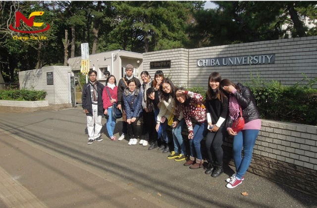Sinh viên Đại học Chiba