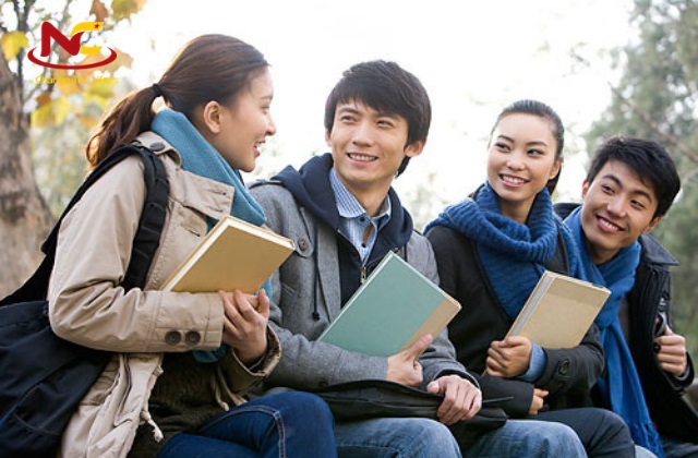 Sinh viên trường Đại học kinh tế Tokyo