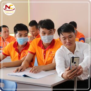Cán bộ tỉnh Bắc Kạn cùng phụ huynh thăm TTS tại NAM CHAU IMS