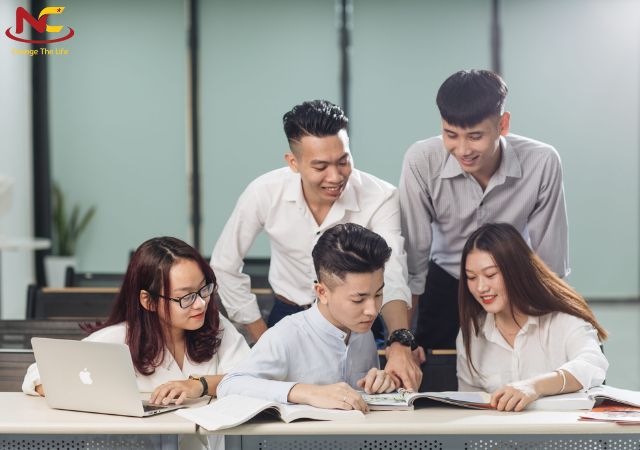 logistics ra trường làm gì